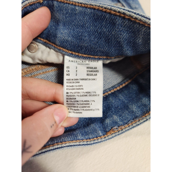 Sz 2 American Eagle Heavily Distressed Mom Jeans Medium Wash Womens Size Two AEO - Picture 6 of 12